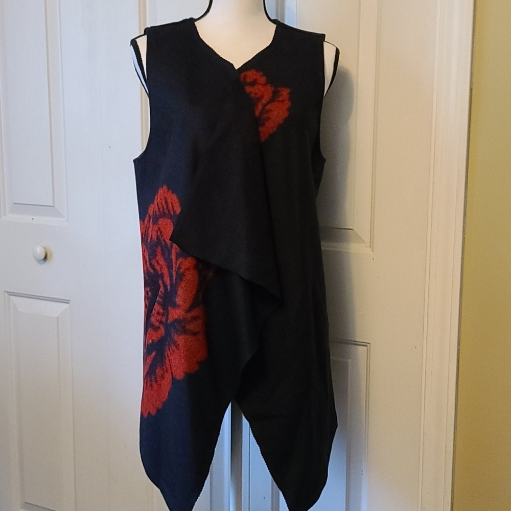 Democracy Women's Cascade Front Floral Vest